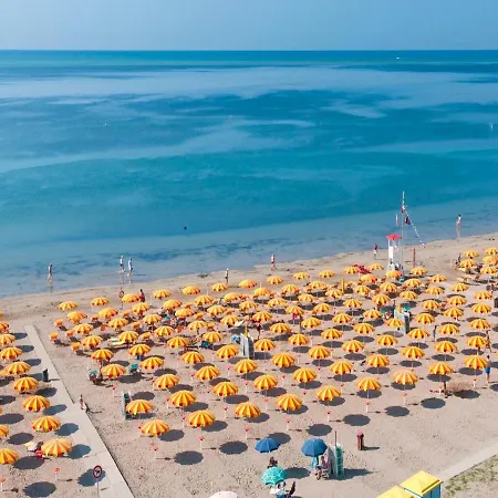 Adorable Seaview Flat At Pineta Grado