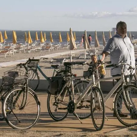 Adorable Seaview Flat At Pineta Apartamento Grado