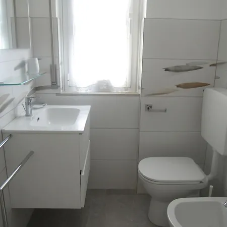 Adorable Seaview Flat At Pineta 아파트 그라도